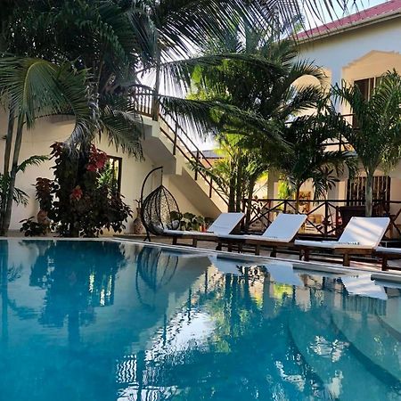 Cezere The Palm Hotel Паже Екстериор снимка