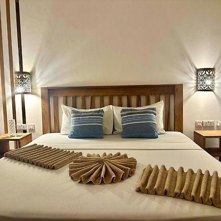 Cezere The Palm Hotel Паже Екстериор снимка