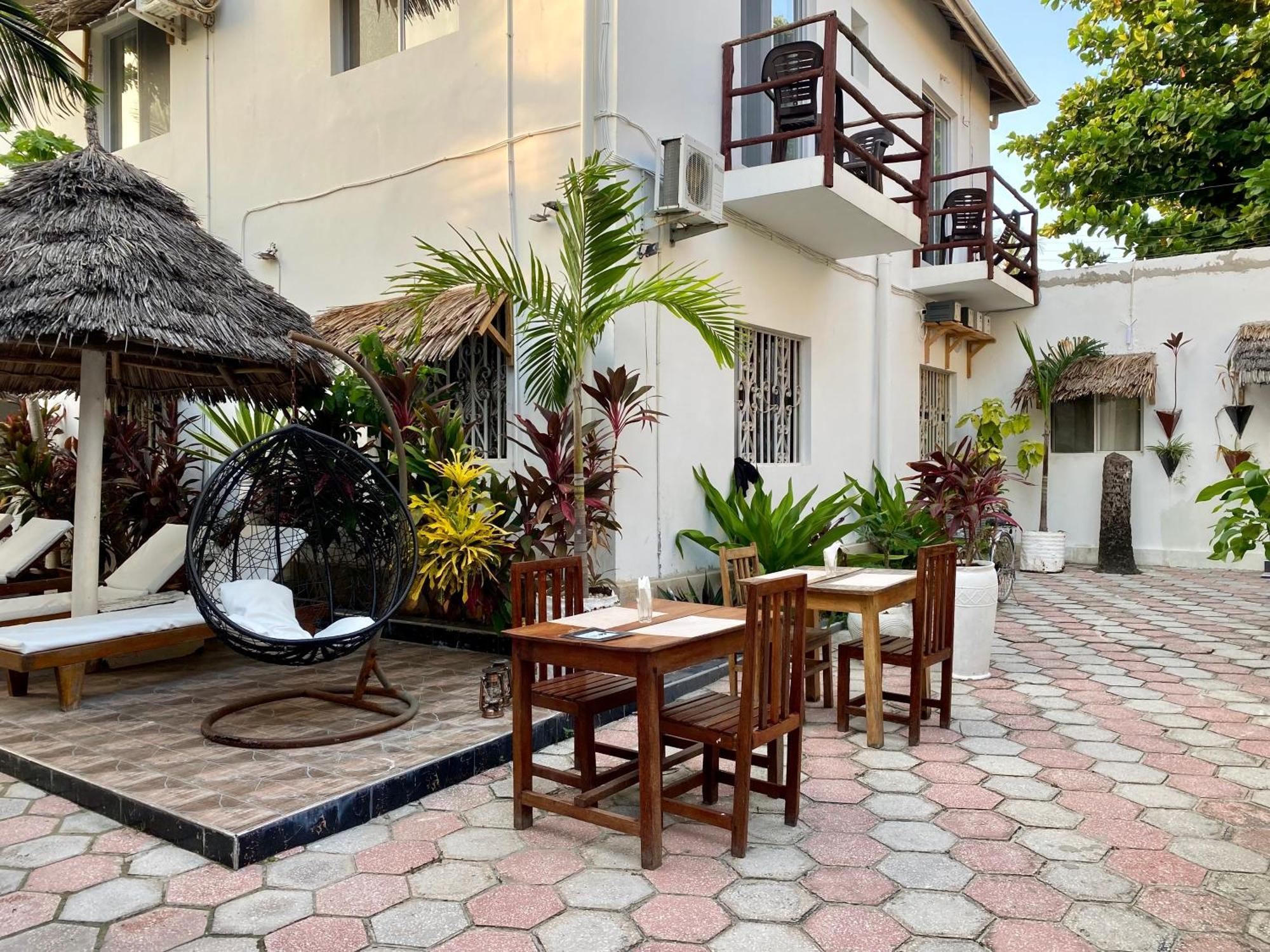 Cezere The Palm Hotel Паже Екстериор снимка