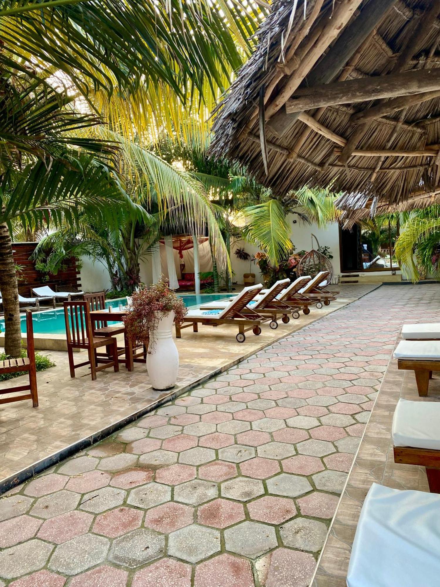 Cezere The Palm Hotel Паже Екстериор снимка