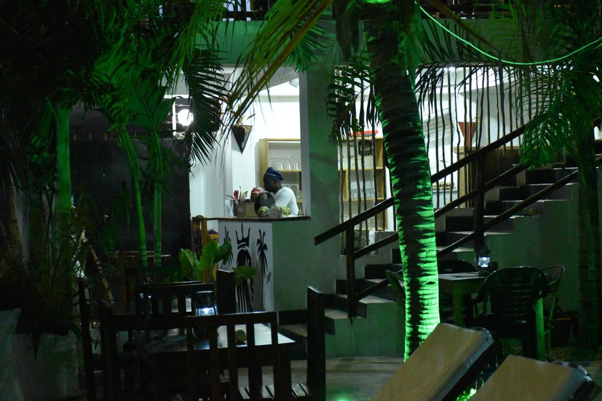 Cezere The Palm Hotel Паже Екстериор снимка