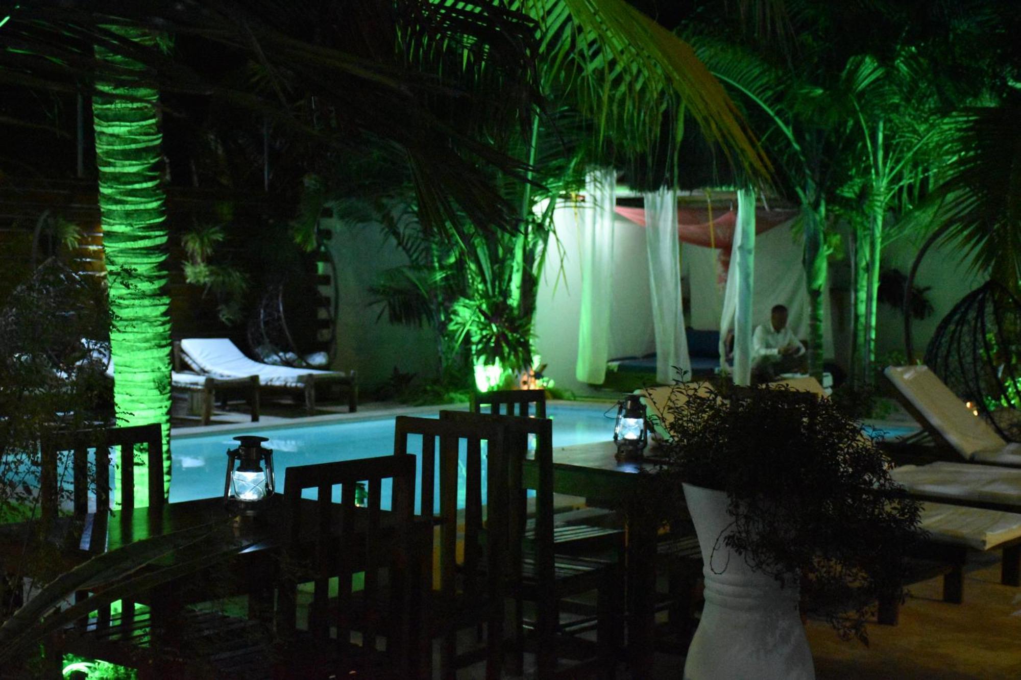 Cezere The Palm Hotel Паже Екстериор снимка
