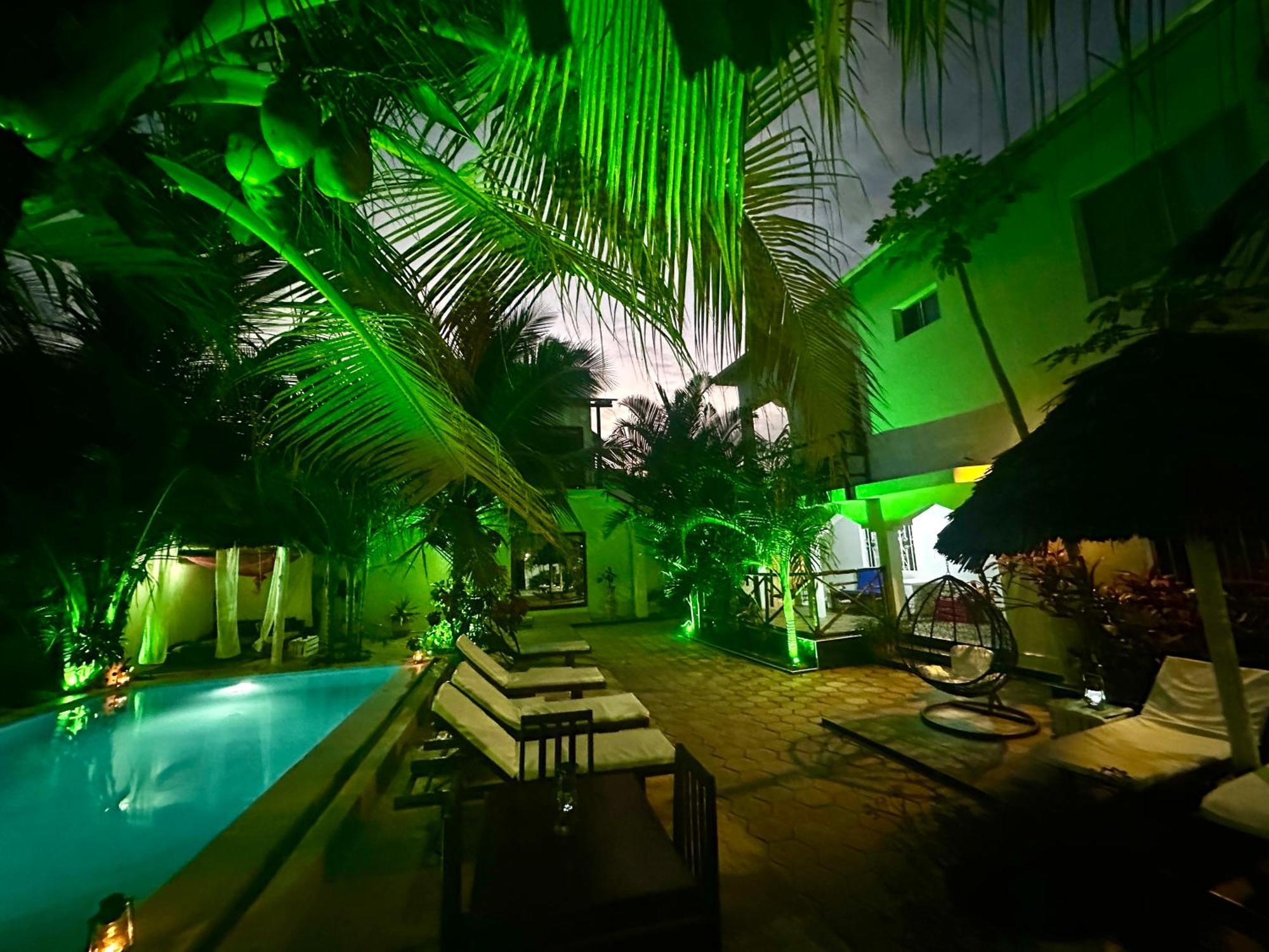 Cezere The Palm Hotel Паже Екстериор снимка