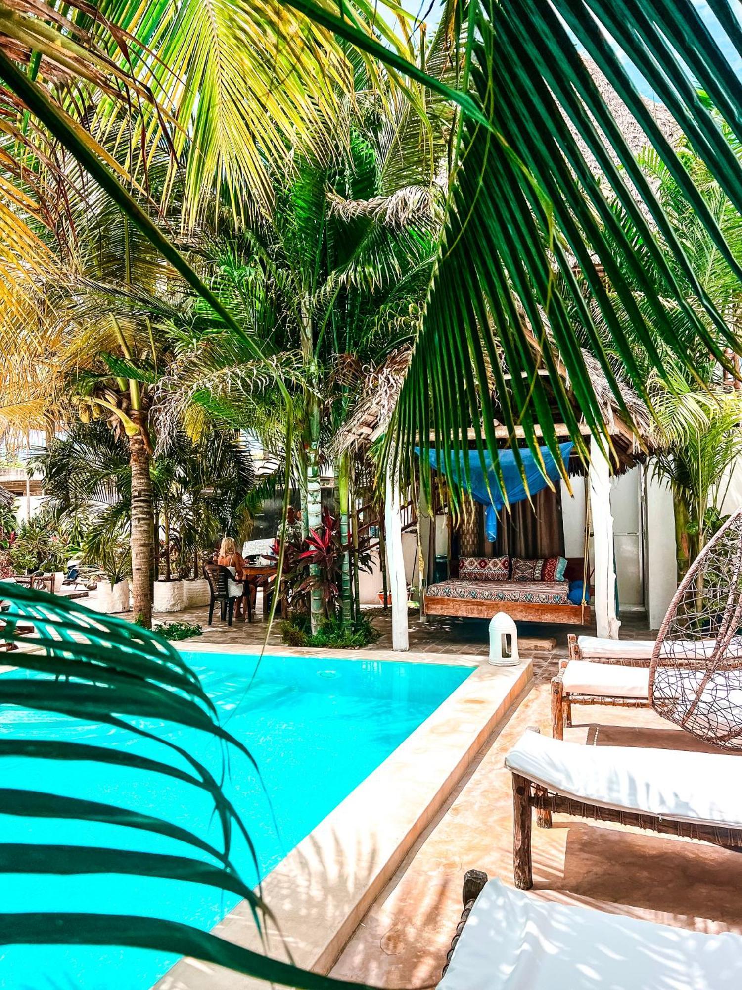 Cezere The Palm Hotel Паже Екстериор снимка