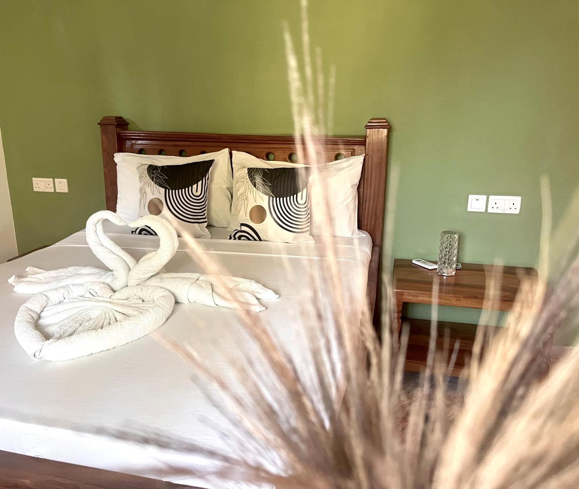 Cezere The Palm Hotel Паже Екстериор снимка