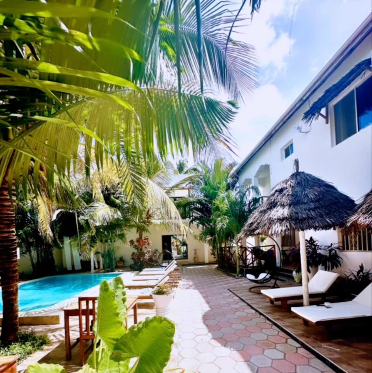 Cezere The Palm Hotel Паже Екстериор снимка